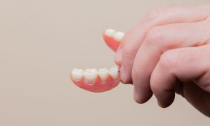 išimami dantų protezai kaina vilnius